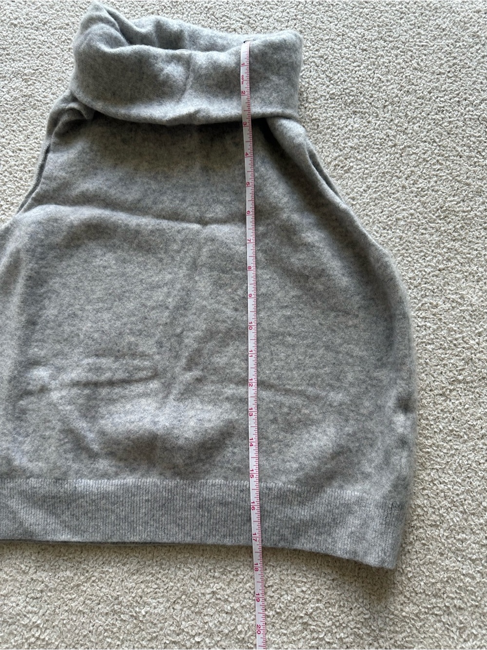 Aritzia Luxe Cashmere Tanning Sweater Vest - Picture 4 of 4